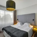 Estonia & Hotel 4*