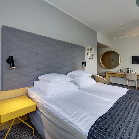 Hotel Estonia & 4*