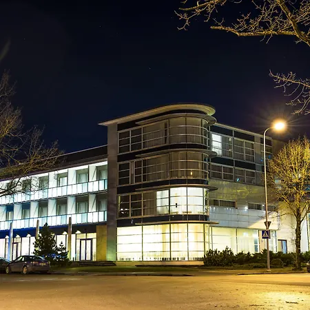 Estonia & Ξενοδοχείο Παρνού