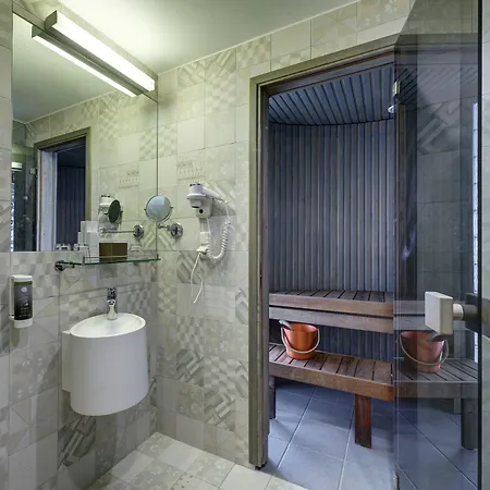 Hotel Estonia & 4*
