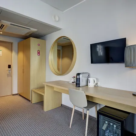 Hotel Estonia & 4*