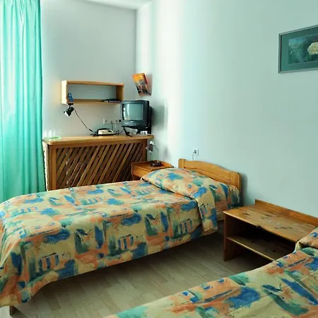 エストニア ＆ スパ 4*