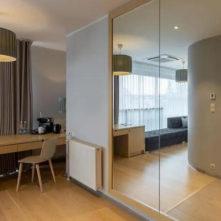 Estonia & Hotel 4*