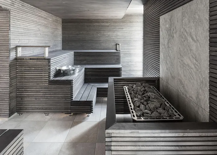 Estonia & Ξενοδοχείο Παρνού