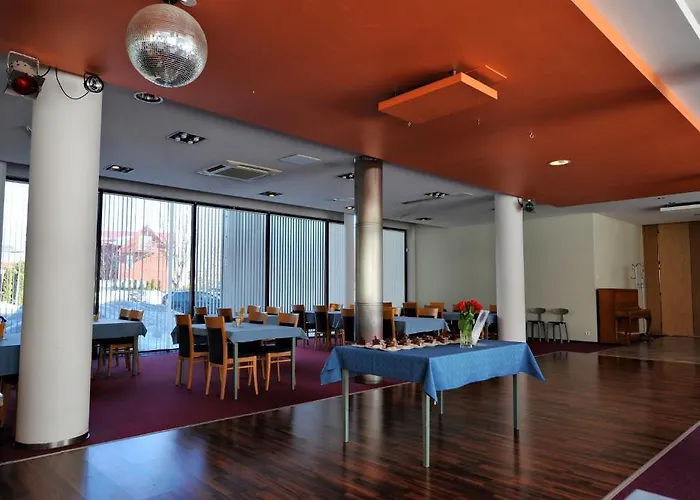 Estonia & Ξενοδοχείο Παρνού